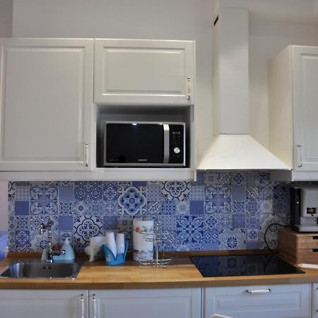 Calise Guest House B Senza Balcone Прочида Екстериор снимка