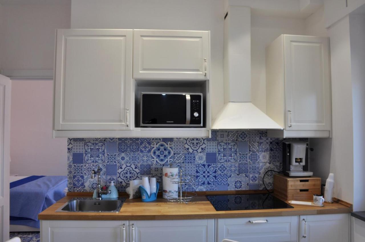 Calise Guest House B Senza Balcone Прочида Екстериор снимка