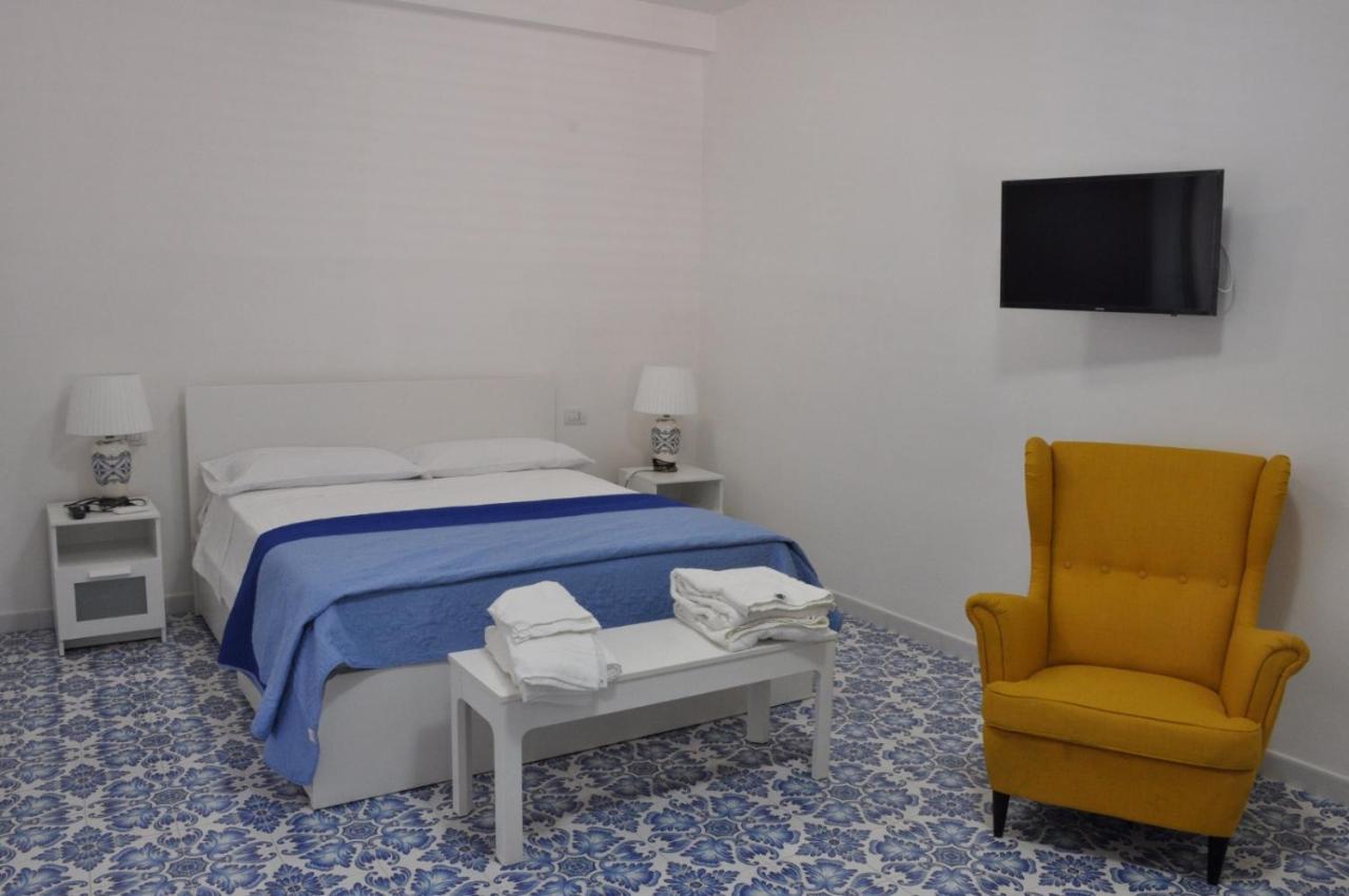 Calise Guest House B Senza Balcone Прочида Екстериор снимка