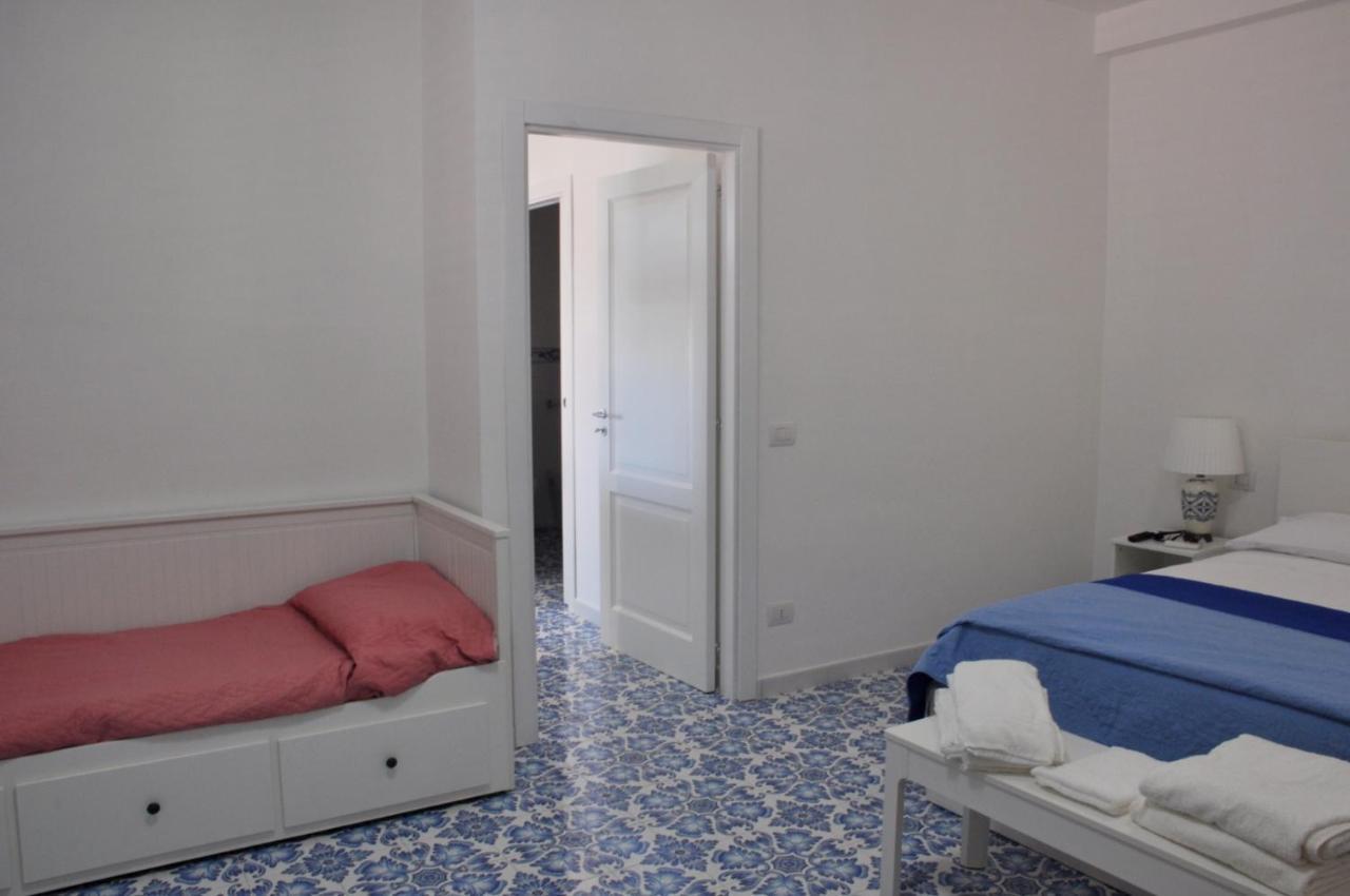 Calise Guest House B Senza Balcone Прочида Екстериор снимка