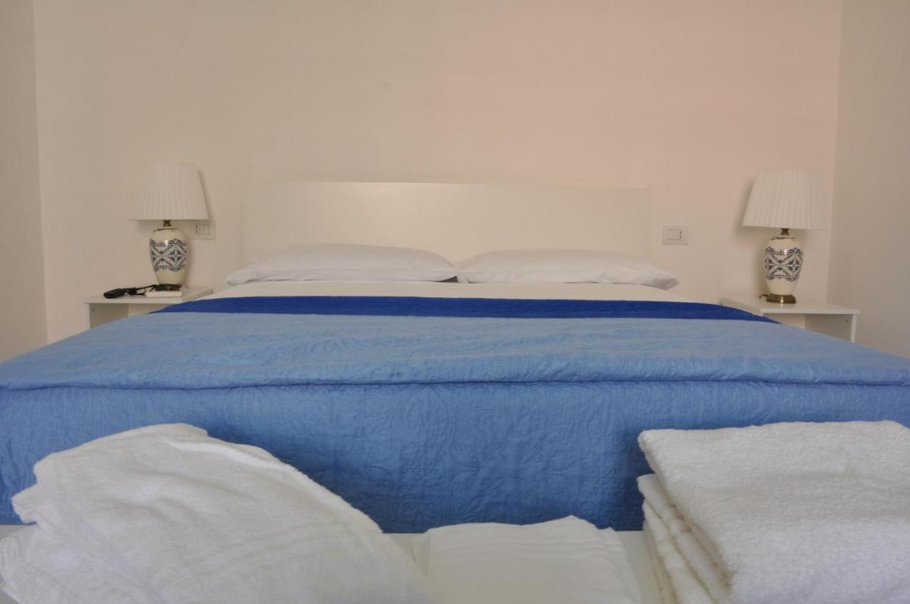 Calise Guest House B Senza Balcone Прочида Екстериор снимка