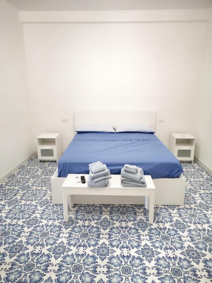 Calise Guest House B Senza Balcone Прочида Екстериор снимка