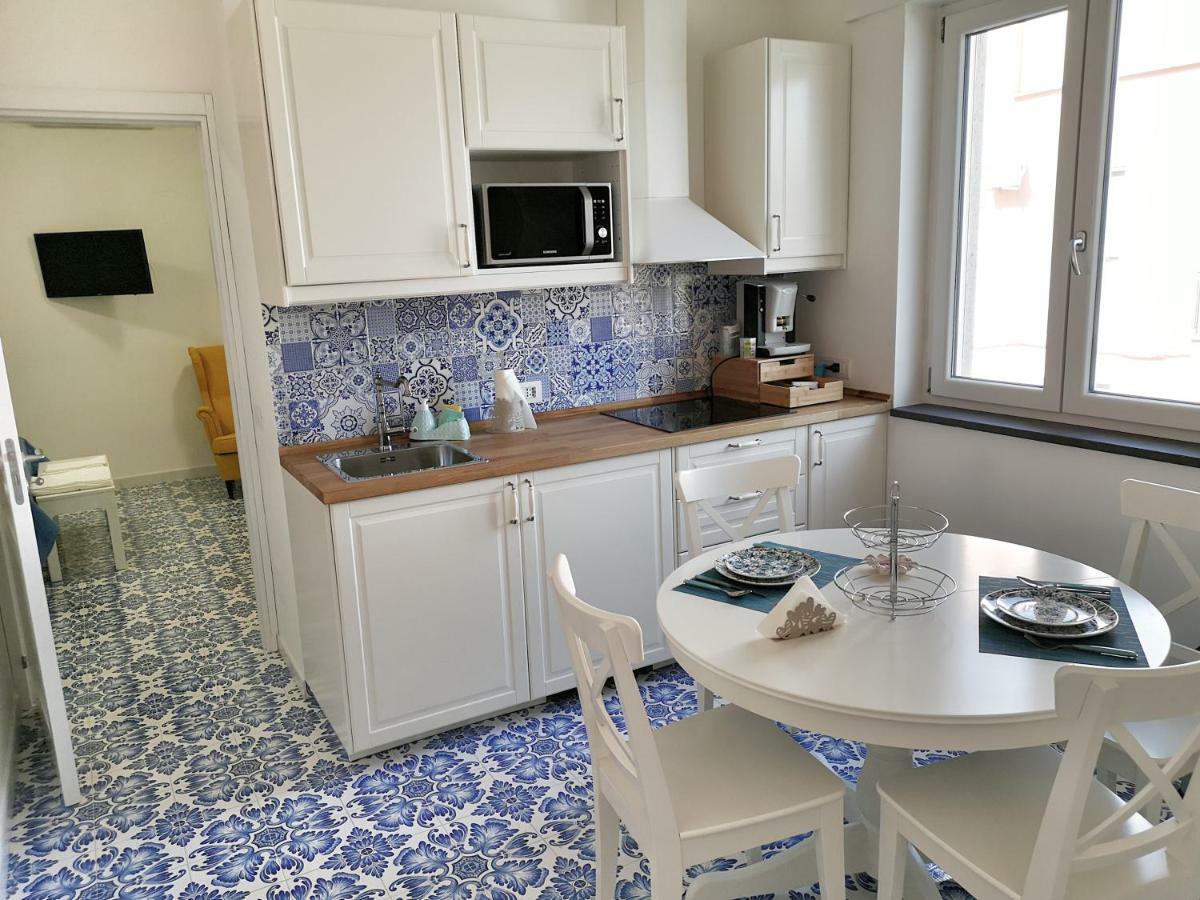 Calise Guest House B Senza Balcone Прочида Екстериор снимка