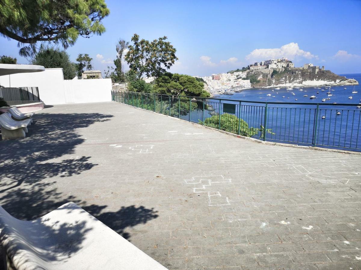 Calise Guest House B Senza Balcone Прочида Екстериор снимка