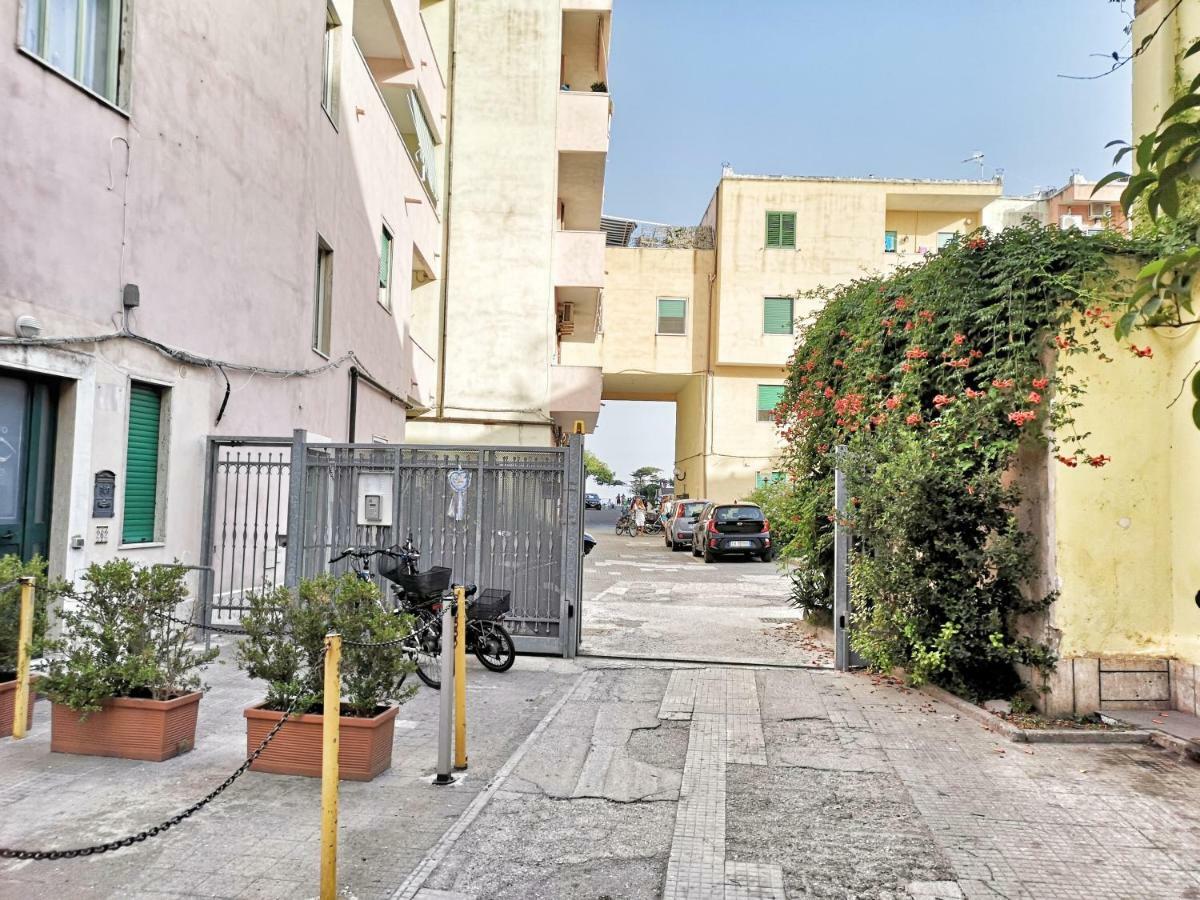 Calise Guest House B Senza Balcone Прочида Екстериор снимка
